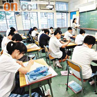 有中文中學寧願放棄開設英文班，改以部分科目英語授課。	（蘇文傑攝）