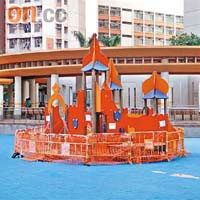 天華邨一個遊樂設施損壞半年未見維修，對兒童構成危險。