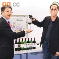 梁建恒（右）表示，希望培訓更多葡萄酒業人才，推動本港葡萄酒發展。