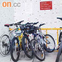 地政總署證實新達廣場三樓平台部分地方被違規用作停泊單車。