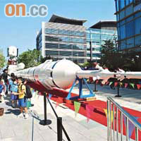 展覽上亦有展出29米長的火箭模型。	（蕭毅攝）