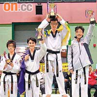 李柏榮（左二）在大專盃跆拳道賽中獲季軍。