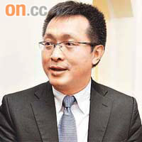 立法會議員譚偉豪批評海關執法被動。