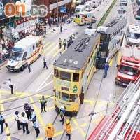 兩輛電車在銅鑼灣鬧市迎頭互撼，釀成四十一人受傷。	（馬竟峰攝）