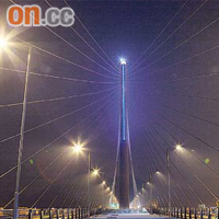 昂船洲大橋的橋塔將設有LED燈飾，彰顯大橋作為香港新地標的特色。