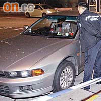 警方截查一輛私家車並搜出毒品。	（左蘭慶攝）