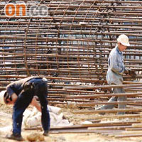 十大基建工程近期陸續上馬，一眾建造業工人可望「有工開」。	（資料圖片）