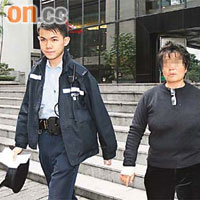 本月七日<br>黃婦早前因在法庭上潑尿被捕。