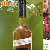 德國地質公園出產的酒類，吸引遊人購買。	（漁護署提供圖片）
