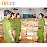 越南當局在兩個貨櫃中搜獲近八噸大麻，總值近七億港元。