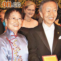 高錕與太太本月初於瑞典出席諾貝爾獎頒獎禮。