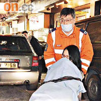 吳鎮宇妻子王麗萍受傷送院。