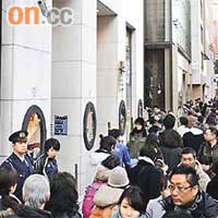 天賞堂揭發遭賊人爆竊當日，東京警方封鎖現場調查。