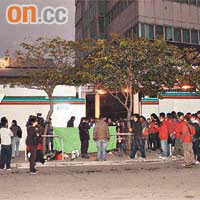 TVB逾百名員工在公司門外示威，不排除採取進一步行動。