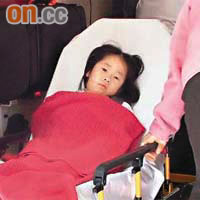 四歲女童擦傷手腳送院。