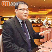 區議員陳國華早前在酒店享用自助餐時被扒去荷包。