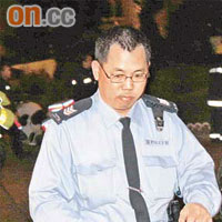 受傷警長送院。	（楊偉嶽攝）