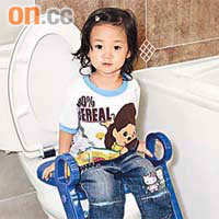 專家建議兒童使用膠廁板取代木廁板。	（資料圖片）