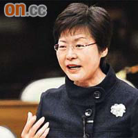 林鄭月娥承認她作為發展局問責局長，對塌樓責無旁貸。	（蕭毅攝）