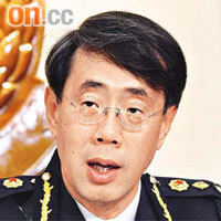 袁銘輝稱，海關兩隊共十四人負責監察網上盜版。