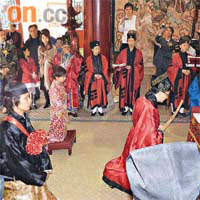華南研究中心早前已進行了多項傳統節慶活動的記錄，包括青松觀道教婚禮。