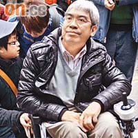 陳錦元表示，殘疾人士進出港鐵站費時，巴士設施較方便。