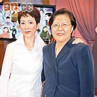 ○三年寶珠姐（左）請范太上電視節目，係范太第一次見到偶像真人。	（資料圖片）