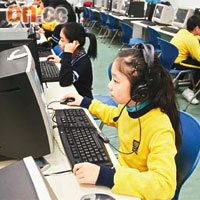 政府宣布為綜援及領取學生資助家庭的學生，提供上網津貼。