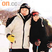 陳仲尼孖太太去日本滑雪，有影皆雙。（圖片由陳仲尼提供）