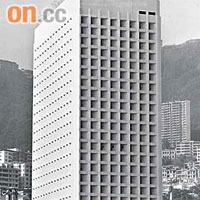 美利大廈一九六九年落成時一度是本港最高的政府建築物。	（黑白圖片）
