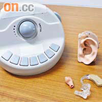 耳鳴患者可按需要使用聲音發射器或助聽器來改善耳鳴情況。