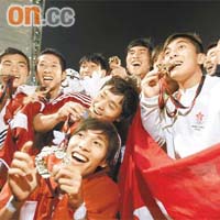 香港足球隊奪得東亞運動會足球金牌後，曾經引發短時間的足球熱潮。（資料圖片）