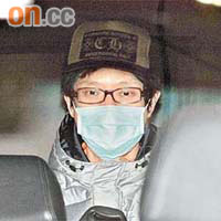 陳志雲被廉署扣查四十小時後，昨晚獲准保釋離開。	（黃仲民攝）