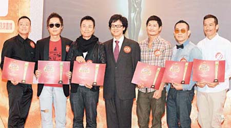 陳志雲（中）一聲令下，電視台阿哥如黎耀祥（左三）、馬浚偉（左二）及陳豪（右一）等都要畀面出席活動。	（資料圖片）
