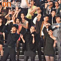 無綫「翡翠歌星賀台慶」幾乎全港歌手都有份參與演出。
