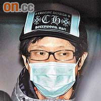 陳志雲離開廉署時戴口罩，原來是為遮掩剃鬚時刮損的面部傷痕。