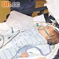 在家中昏迷男嬰獲救送院治理。	（沈厚錚攝）