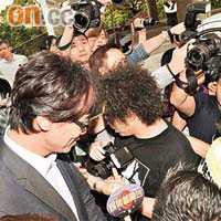 陳志雲到港大演講吸引大批記者追訪，場面墟冚。