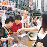 每次其他地方不幸發生天災，香港人都熱心捐款。