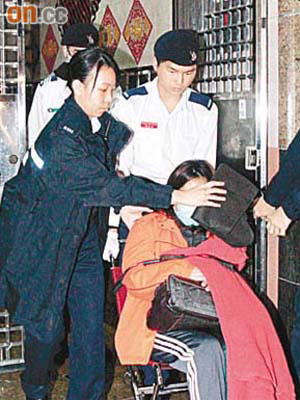 菲籍女被告Eva（坐輪椅者）事發後即時被捕。	（資料圖片）