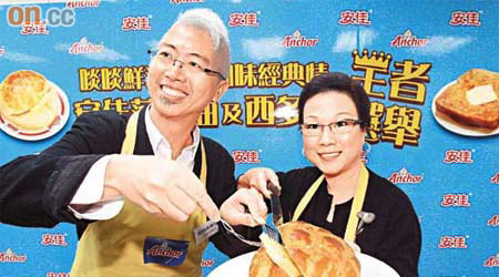 金華冰廳老闆娘陳太（右）坦言，菠蘿油是該店的鎮店之寶，對獲選甚具信心。左為歐陽應霽。