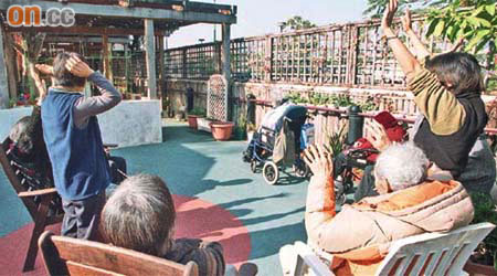 賽馬會耆智園，是本港四間提供老人癡呆症綜合服務的非牟利中心之一。