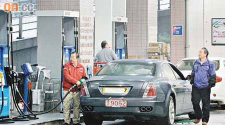 本港各油站只供應辛烷值九十八以上的無鉛汽油。