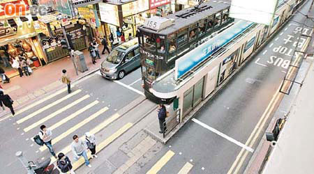 當局擬將波斯富街的電車站搬遷。	（羅錦鴻攝）