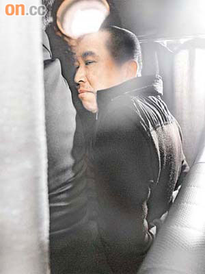 警方於爭產案判決翌日迅速拘捕陳振聰後，在爭產案訟費判決再立即出招。