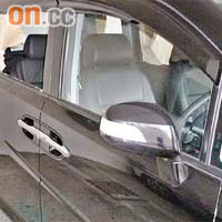 曹先生座駕車窗遭竊賊破壞，並被偷去價值七千多元的影音系統。	（讀者提供圖片）