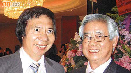 郭炳江（左）出席酒會，撐維他奶主席羅友禮場。	（余素月攝）