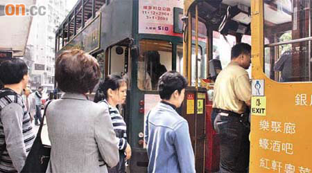 電車為港島區主要交通工具之一，車長態度將直接影響乘客觀感。
