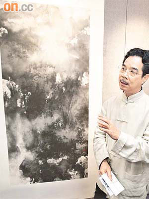 何百里呢幅名為《煙谷泉頭》嘅作品將會送去北京展出。	（何天成攝）