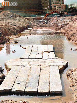 龍津石橋遺址於兩年前被挖掘出來。（資料圖片）